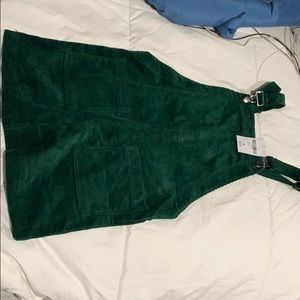 Women over Hunter green